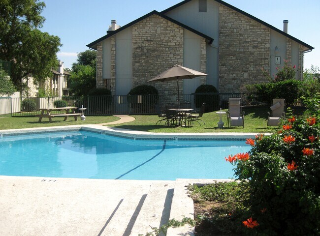 Foto del edificio - Woodwillow Townhomes