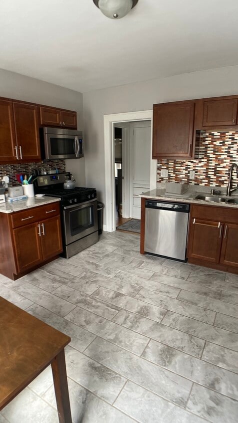 Kitchen1 - 4514 N Bartlett Ave