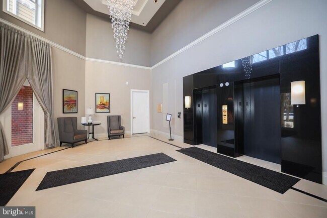 Foto del edificio - 1625 International Dr