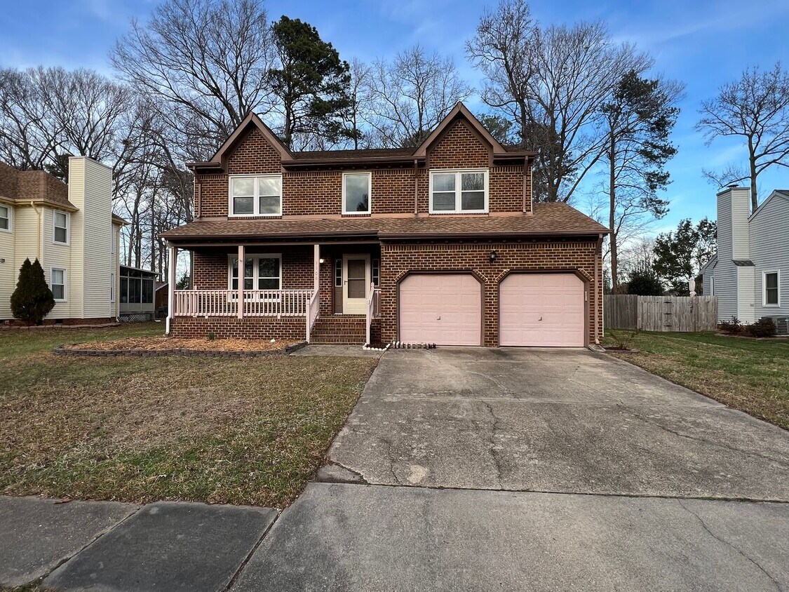 Primary Photo - Large Single Family Home For Rent In Chesa...