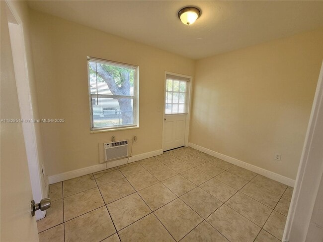 Building Photo - 698 NE 85th St