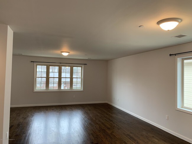 Building Photo - 23 Howe St