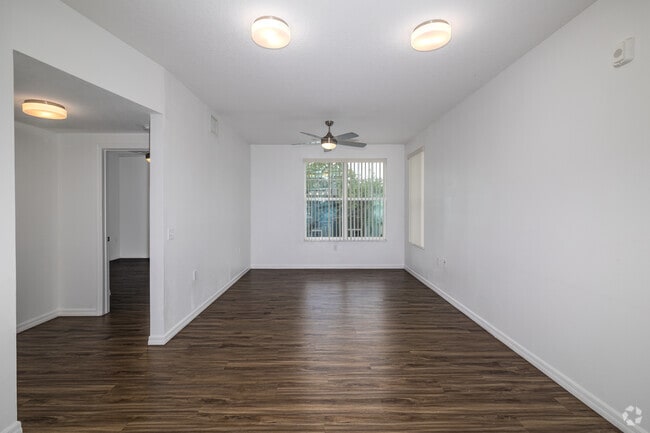 3BR, 2BA - 1,092SF - Living/Dining Room - Twin Lakes Estates II