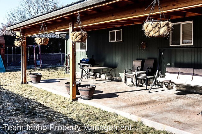 Building Photo - 3 br, 1 bath House - 811 Valley View