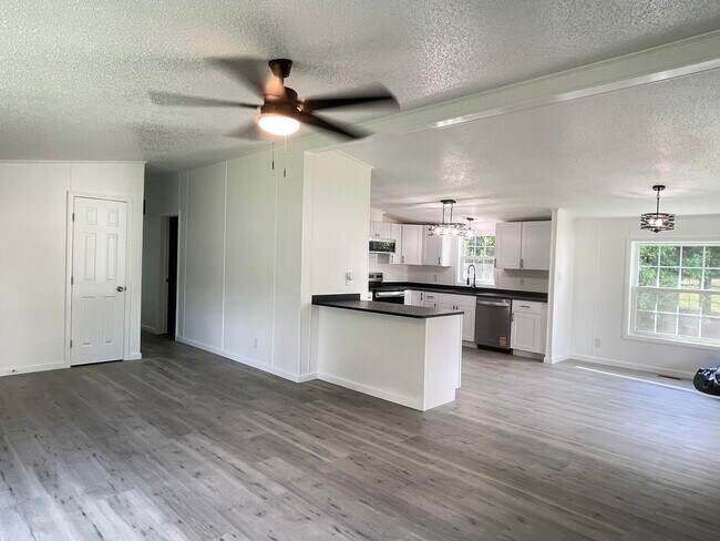 Foto del edificio - 1371 Reed Rd