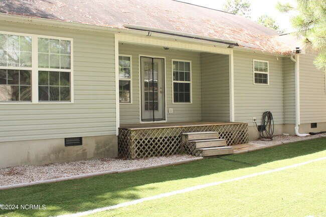 Building Photo - 185 Pecan Ln