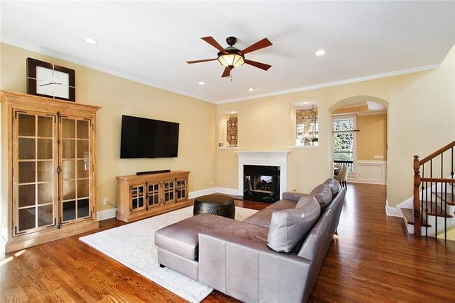 Building Photo - 5935 Reddington Way NE