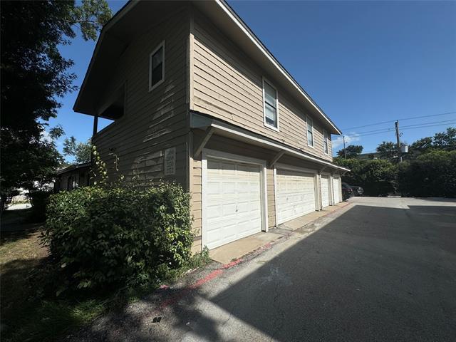 Building Photo - 2166 Knoll Crest Dr