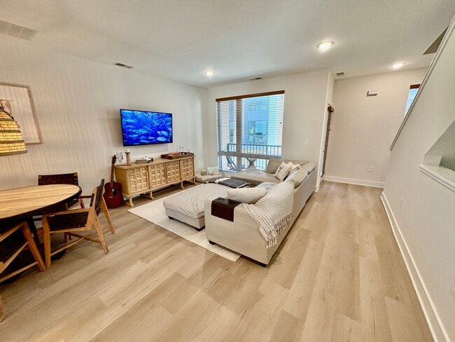 Building Photo - 7304 Pk Pl Ct