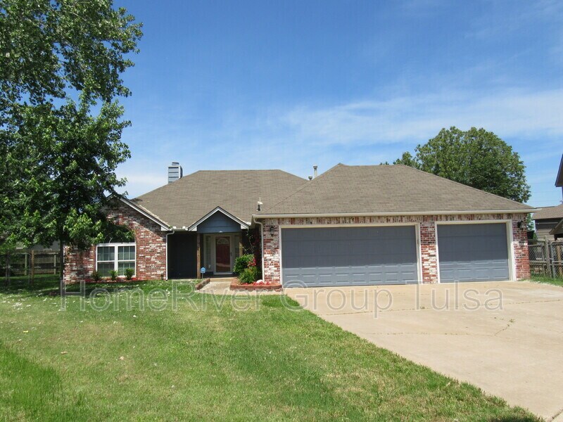 400 E Helena St, Broken Arrow, OK 74012 House for Rent in Broken Arrow, OK