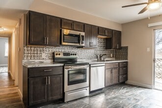 Building Photo - 2342 Vaek Dr