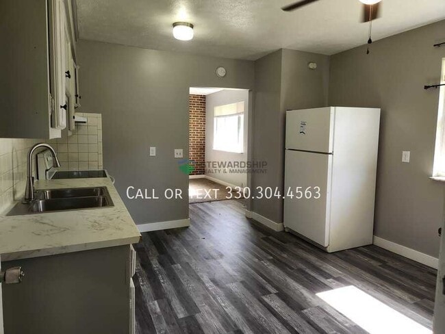 Building Photo - 15257 Lincoln Way W