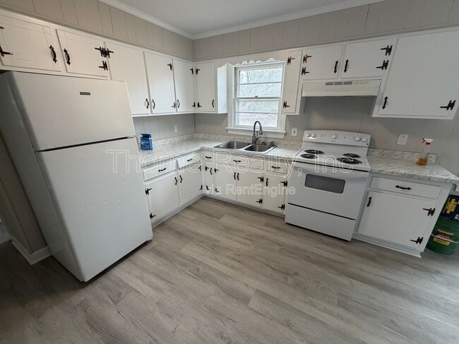 Building Photo - 100 Cane Dr