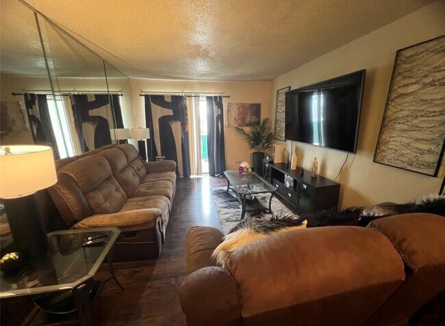 Foto del edificio - 2830 S Bartell Dr