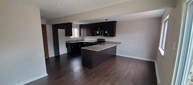 Foto del edificio - 350 Crewe Ct