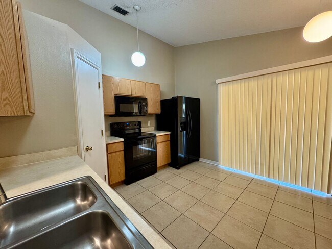 Foto del edificio - Nicely-Maintained 3/2 Home in Azalea Park