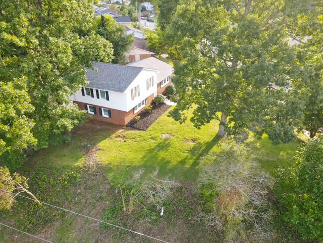 Building Photo - 1536 N King Charles Rd