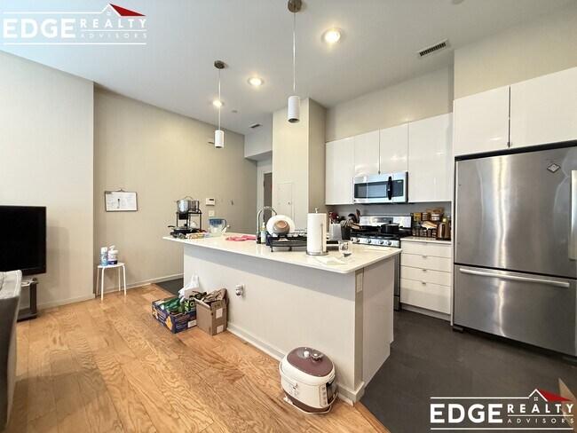 Foto del edificio - 53 Glenville Ave