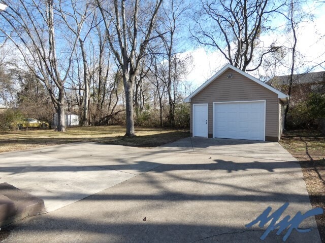 Building Photo - 1318 N Tennessee Blvd