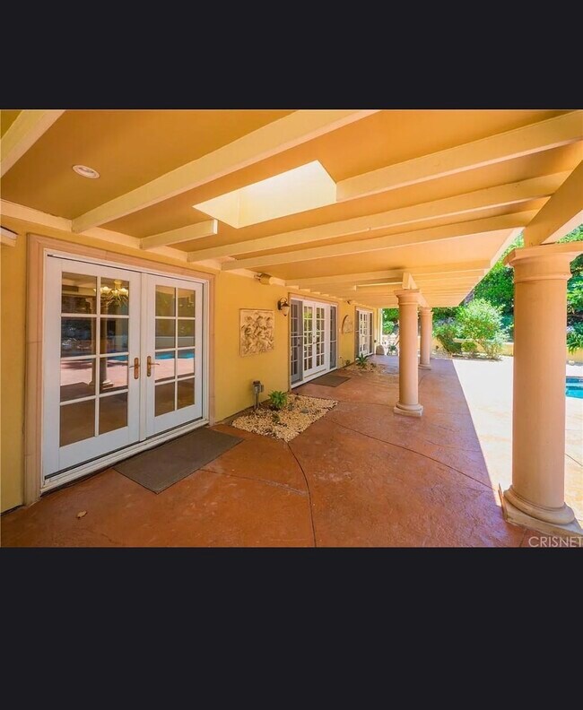 Building Photo - 16545 Park Lane Cir