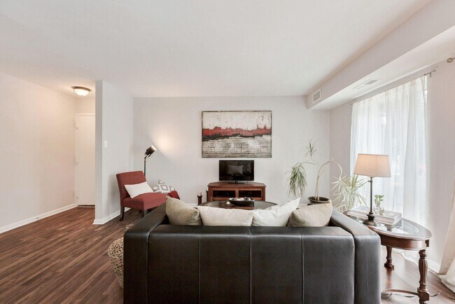 Foto del edificio - 6151 Edsall Rd