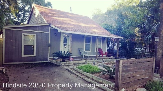 Building Photo - 1908 Riverview St