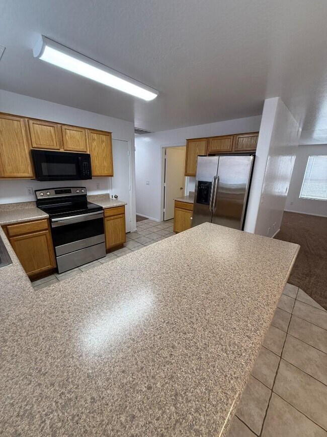 Foto del edificio - 4 bedroom in BUCKEYE AZ 85326