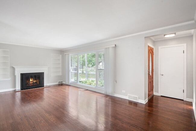 Building Photo - 4914 Lunt Ave