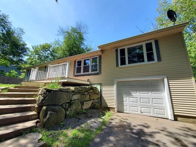 Foto del edificio - 349 Mile Hill Rd