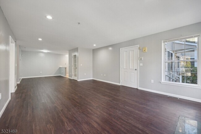 Building Photo - 54 Chariot Ct