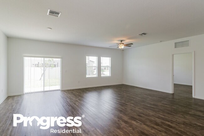 Foto del edificio - 3808 Spruce Creek Dr
