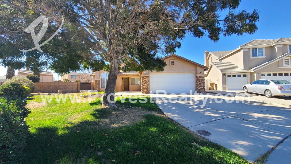 Foto principal - 3 Bedroom 2 Bath Hesperia Home with a bonu...