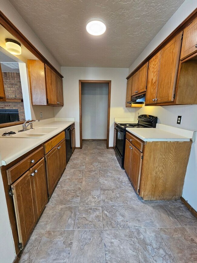 Foto del edificio - (3) Bed/(2) Bath West Norman Duplex! Available NOW!