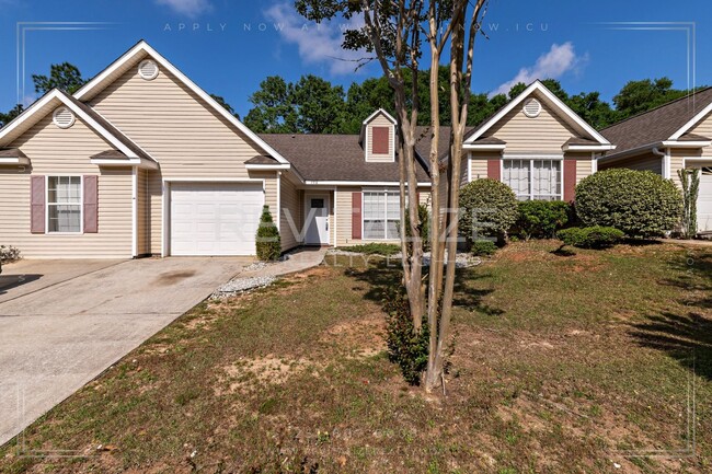 Building Photo - **Application Pending** Beautiful 3 Bed/2 ...