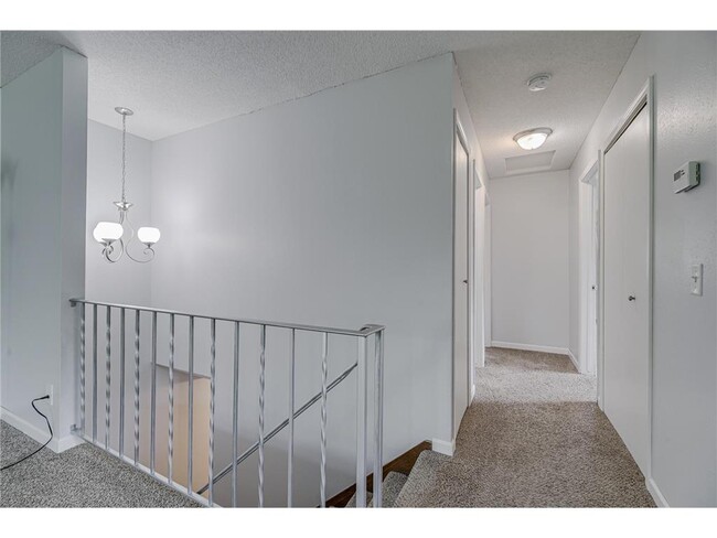 Building Photo - 1068 Regency Dr