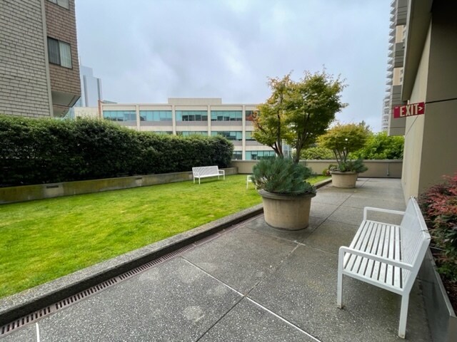 Building Photo - 1388 Gough St