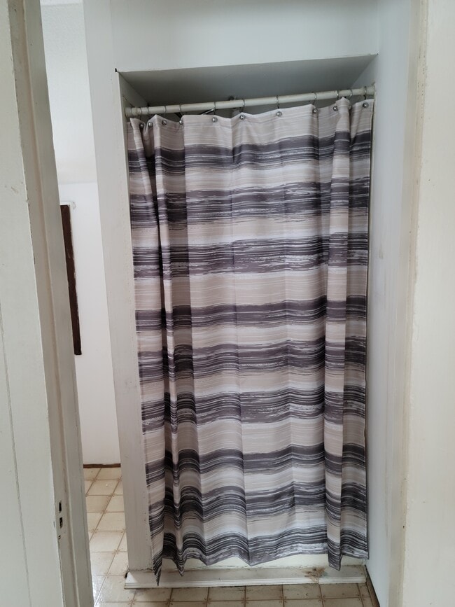 Walk in shower - 178 Hornell St