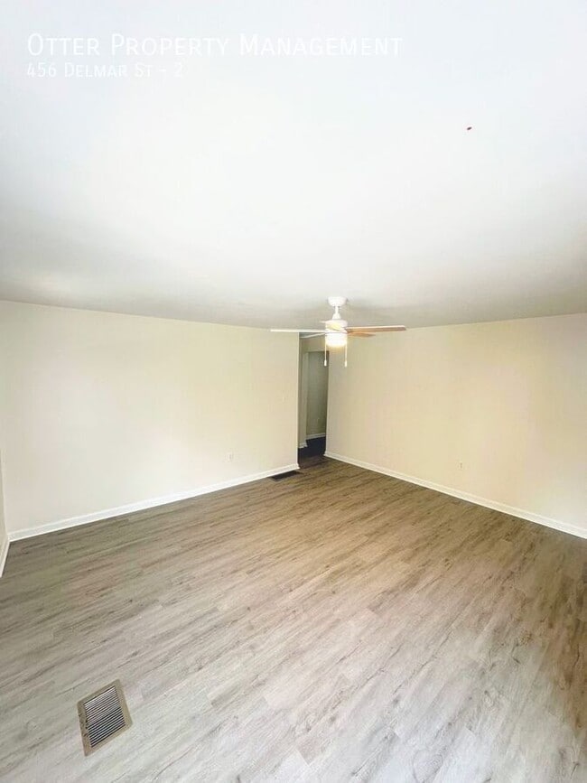 Building Photo - 456 Delmar St