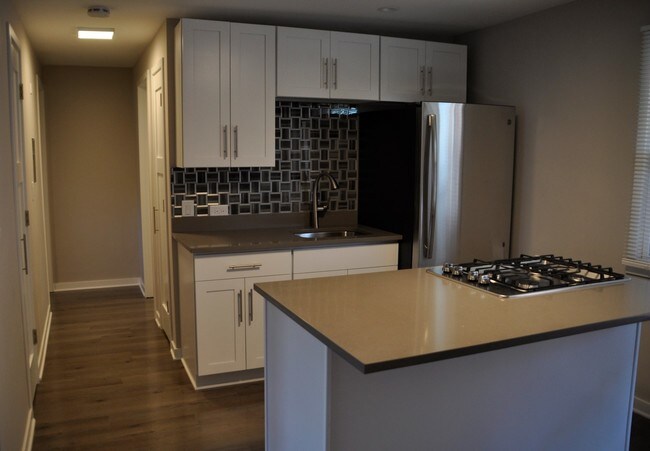 Foto del edificio - 118 Douglas Ave