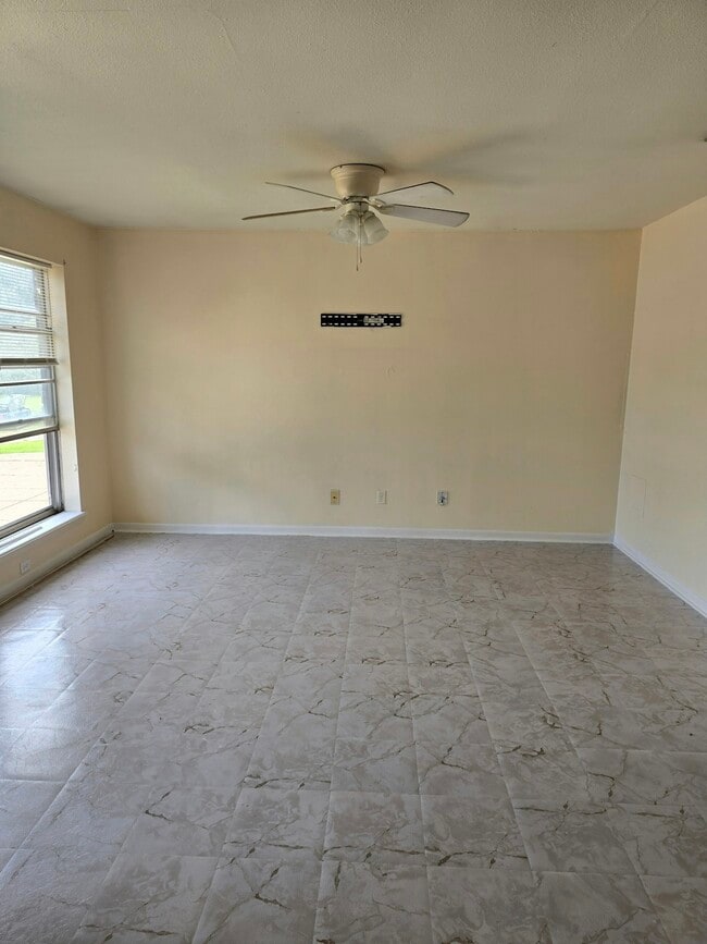Building Photo - 201 Regency Ave