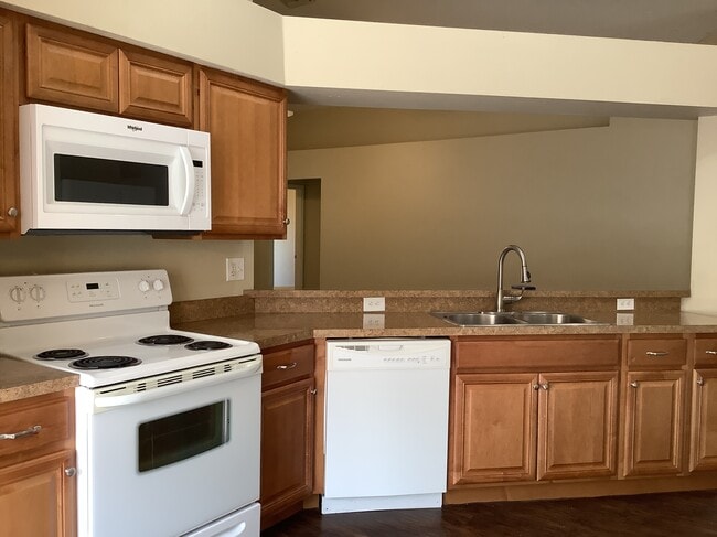 Building Photo - 9312 Hidden Water Cir