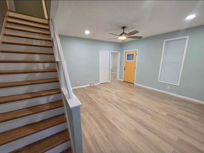 Foto del edificio - 940 N Prairie St
