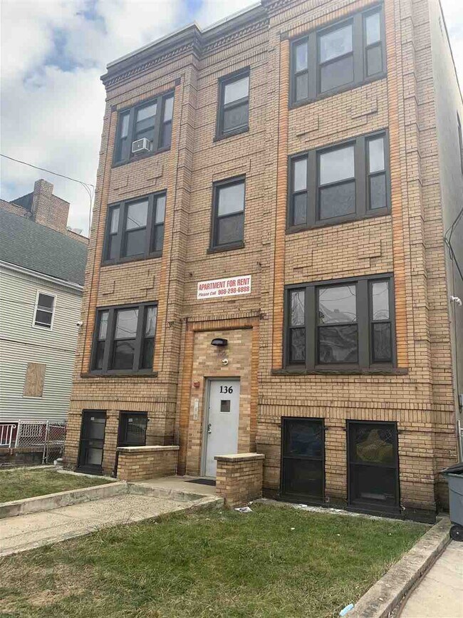 Foto del edificio - 136 Arlington Ave