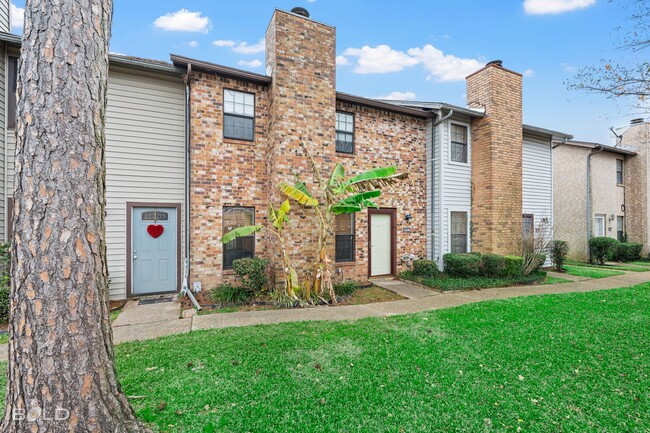 Building Photo - Check Out this 3 bed 2.5 bath in Benton