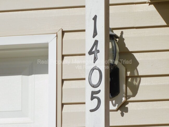 Building Photo - 1405 Asher Downs Dr