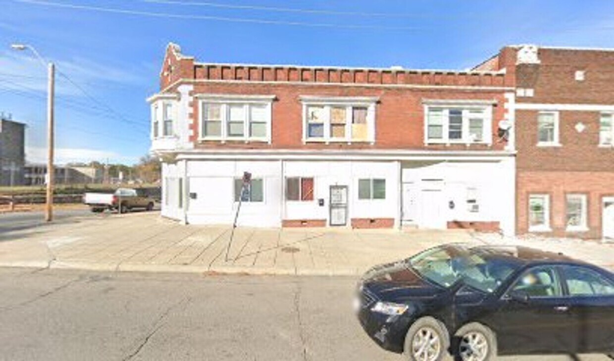 Foto principal - 5200 St John Ave