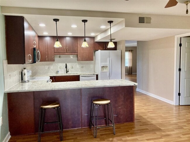 Foto del edificio - 305 30th Ave W