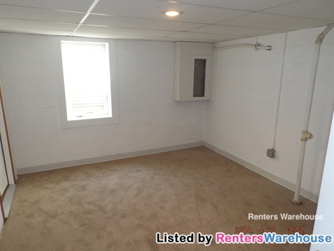 Building Photo - 706 Robinwood Ln