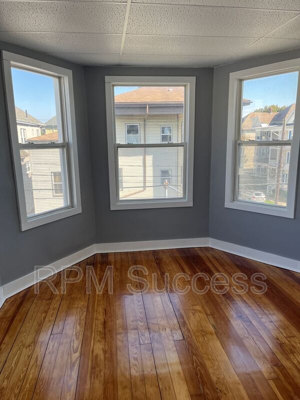 Foto del edificio - 219-221 Ashley Blvd