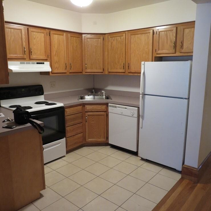 Primary Photo - 95 E Brookline St